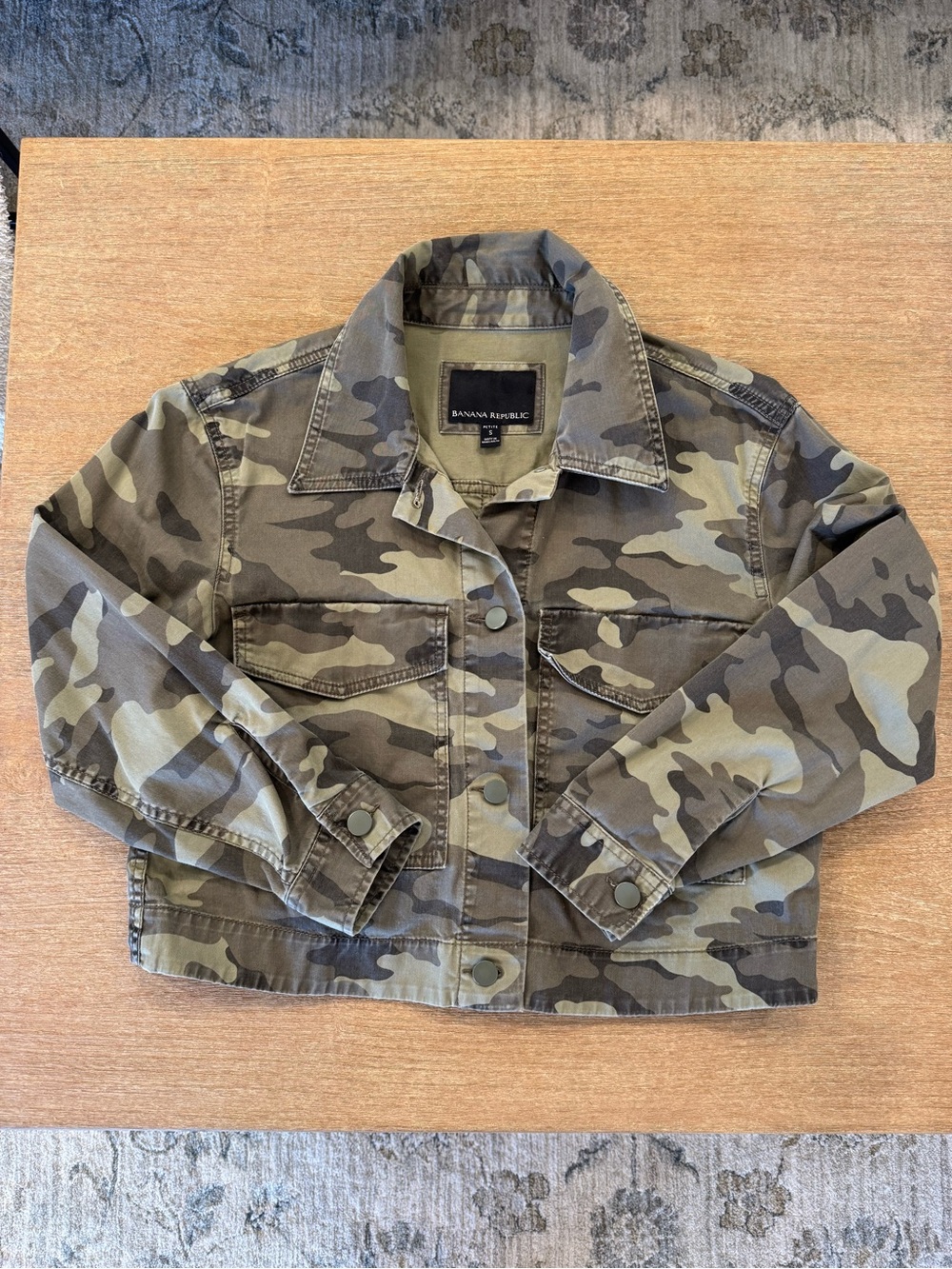 Banana Republic Cropped Camo Jacket in Olive Green & Brown Size Petite Small
